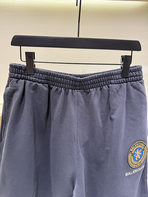 バレンシアガ章仔のショートパンツ