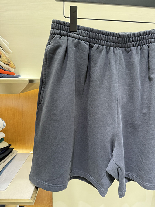 バレンシアガ章仔のショートパンツ
