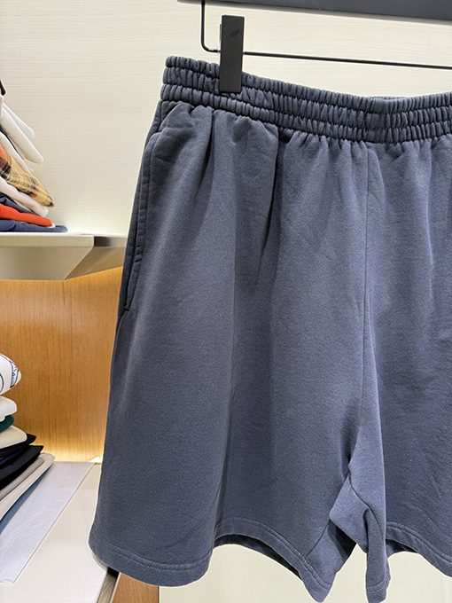 バレンシアガ章仔のショートパンツ