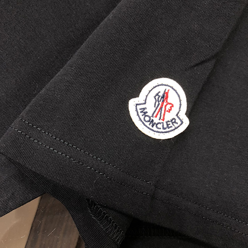 モンクレール 新しいロゴ刺繍ラウンドネック半袖Tシャツ