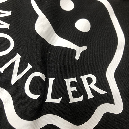 モンクレール ロゴ柄プリントラウンドネック半袖Tシャツ