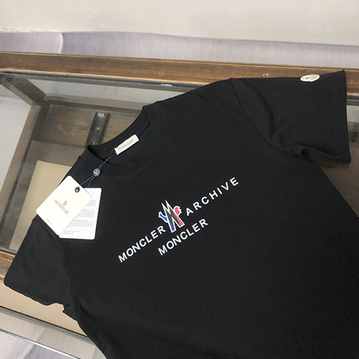 モンクレール ロゴ柄プリントラウンドネック半袖Tシャツ