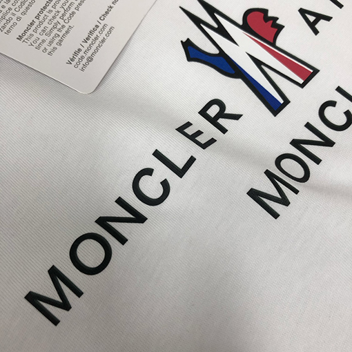 モンクレール ロゴ柄プリントラウンドネック半袖Tシャツ