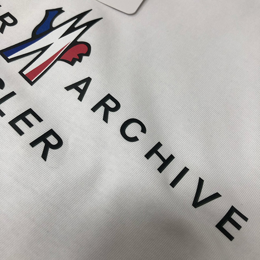 モンクレール ロゴ柄プリントラウンドネック半袖Tシャツ
