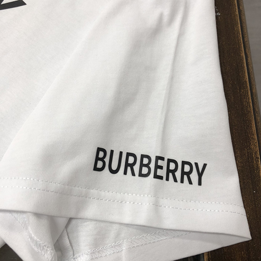 バーバリー クラシックロゴプリントラウンドネック半袖Tシャツ