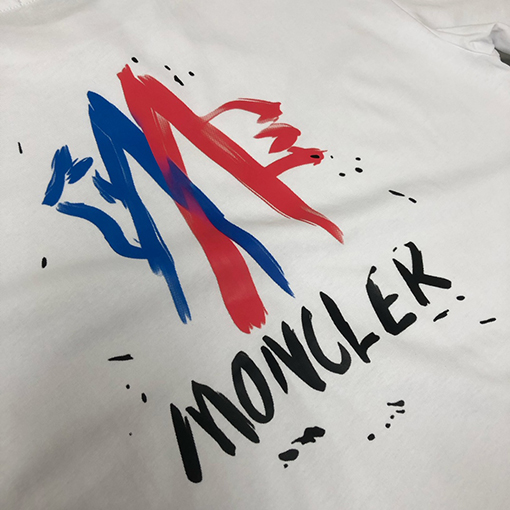 モンクレールコピー 前後のユニークなパターンプリント文字ロゴ半袖Tシャツ