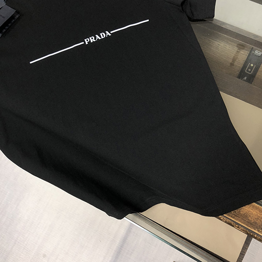 プラダ 胸のプリントロゴ半袖Tシャツ