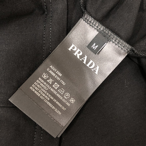 プラダ 胸のプリントロゴ半袖Tシャツ