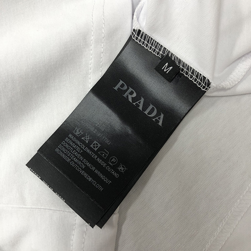 プラダ 胸のプリントロゴ半袖Tシャツ