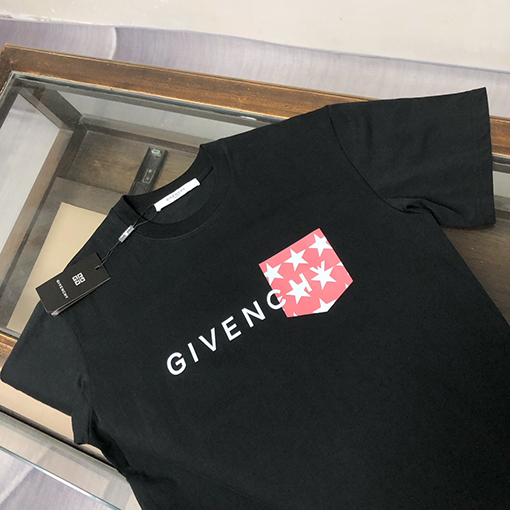 ジバンシイ 胸に文字のロゴがプリントされたクルーネック半袖Tシャツ