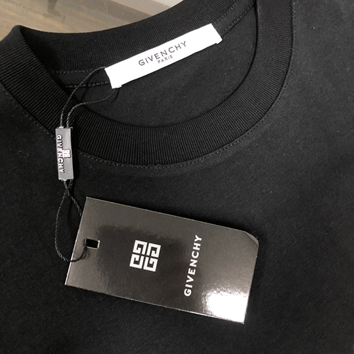 ジバンシイ 胸に文字のロゴがプリントされたクルーネック半袖Tシャツ