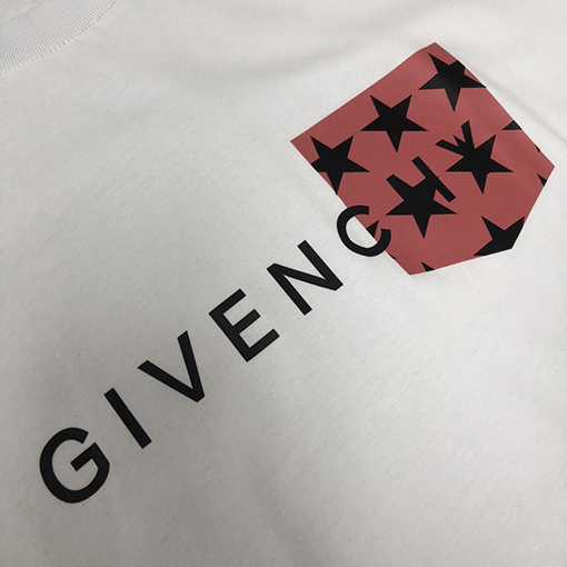 ジバンシイ 胸に文字のロゴがプリントされたクルーネック半袖Tシャツ