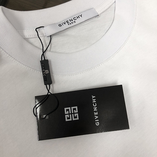 ジバンシイ 胸に文字のロゴがプリントされたクルーネック半袖Tシャツ