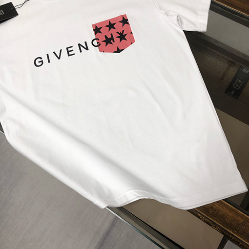 ジバンシイ 胸に文字のロゴがプリントされたクルーネック半袖Tシャツ