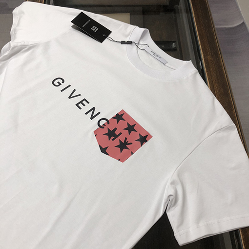 ジバンシイ 胸に文字のロゴがプリントされたクルーネック半袖Tシャツ