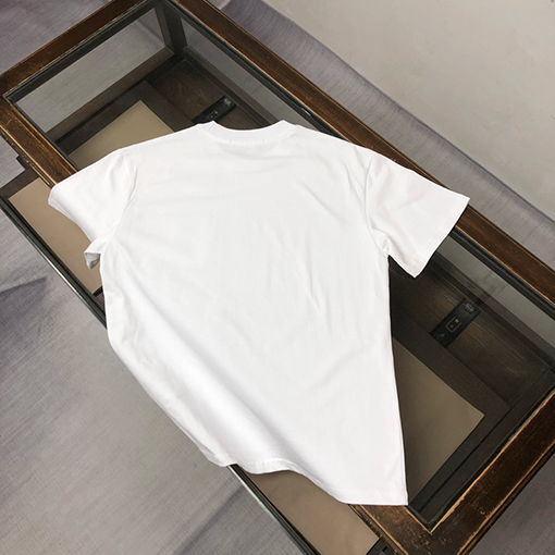 ジバンシイ 胸に文字のロゴがプリントされたクルーネック半袖Tシャツ