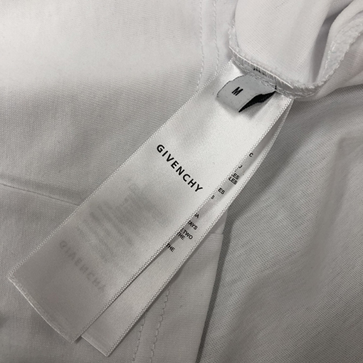 ジバンシイ 胸に文字のロゴがプリントされたクルーネック半袖Tシャツ