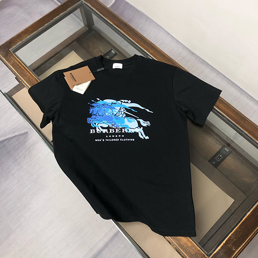 バーバリースーパーコピー 胸元にファントム重ね軍馬柄プリント半袖Tシャツ