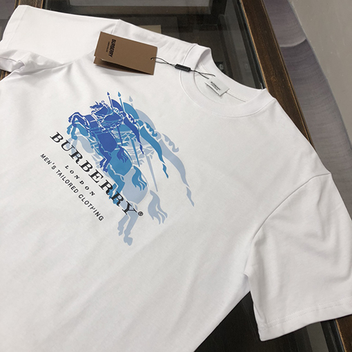 バーバリースーパーコピー 胸元にファントム重ね軍馬柄プリント半袖Tシャツ