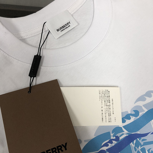 バーバリースーパーコピー 胸元にファントム重ね軍馬柄プリント半袖Tシャツ
