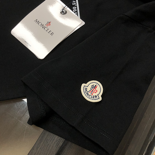 モンクレール 新しいプリントロゴ半袖Tシャツ