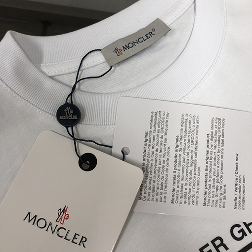 モンクレール 新しいプリントロゴ半袖Tシャツ