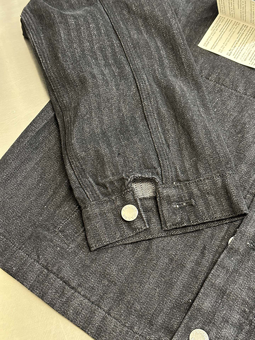 プラダスーパーコピー 三角マークのデニムジャケット