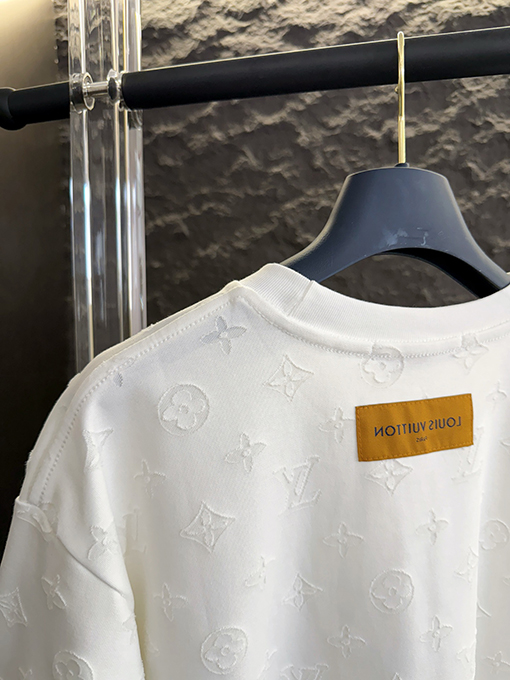 ルイヴィトン 新しいレーザー焼き花磨かれた半袖Tシャツ