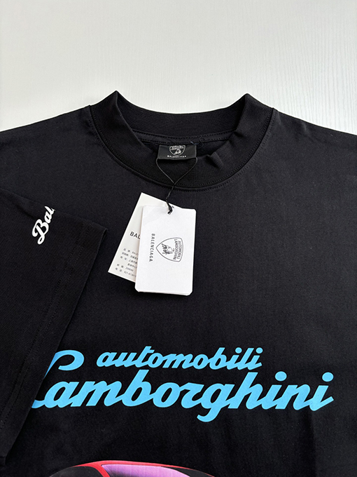 バレンシアガスーパーコピー ランボルギーニスポーツカーロゴ直噴プリント半袖Tシャツ