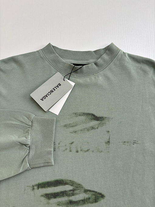 バレンシアガ 新しい磨かれた白墨落書き長袖Tシャツ
