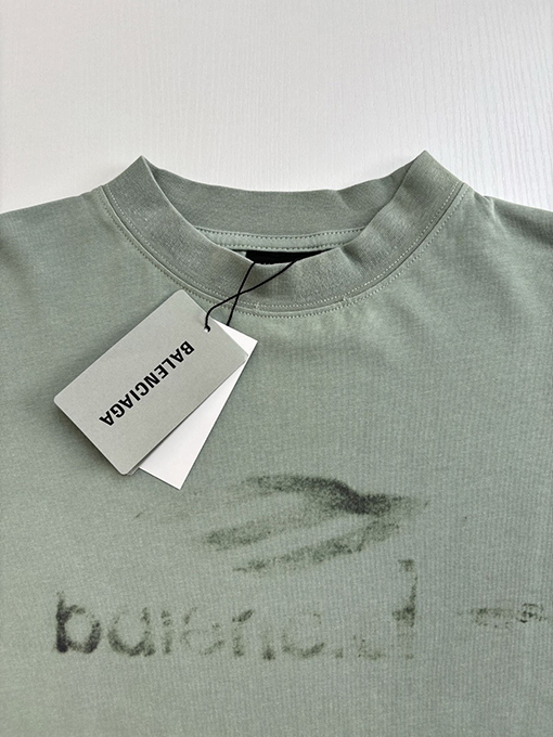 バレンシアガ 新しい磨かれた白墨落書き長袖Tシャツ