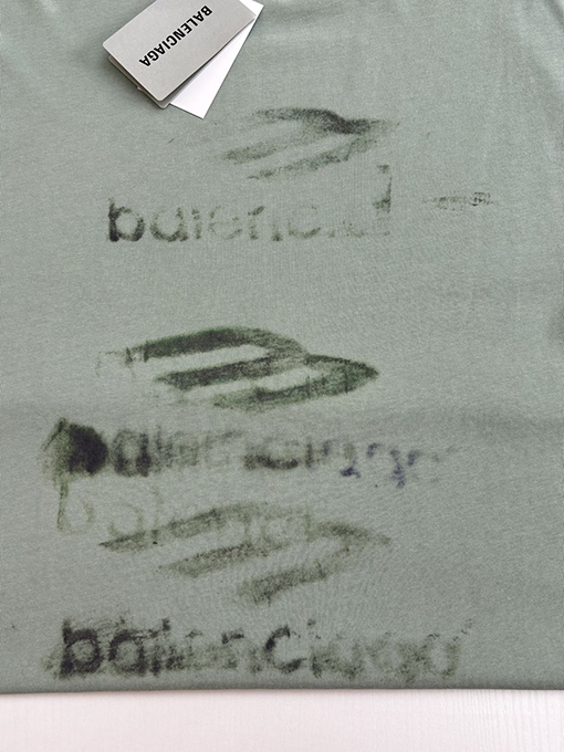 バレンシアガ 新しい磨かれた白墨落書き長袖Tシャツ