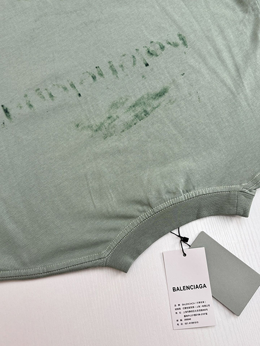 バレンシアガ 新しい磨かれた白墨落書き長袖Tシャツ