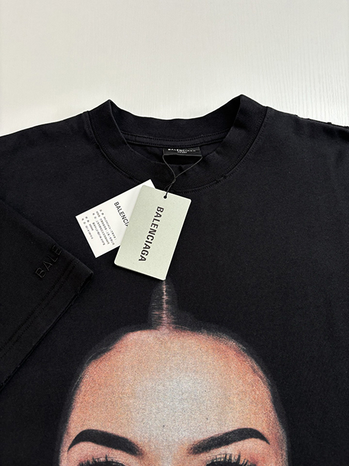 バレンシアガコピー 新しいポートレートプリント半袖Tシャツ