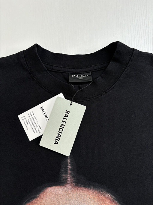 バレンシアガコピー 新しいポートレートプリント半袖Tシャツ