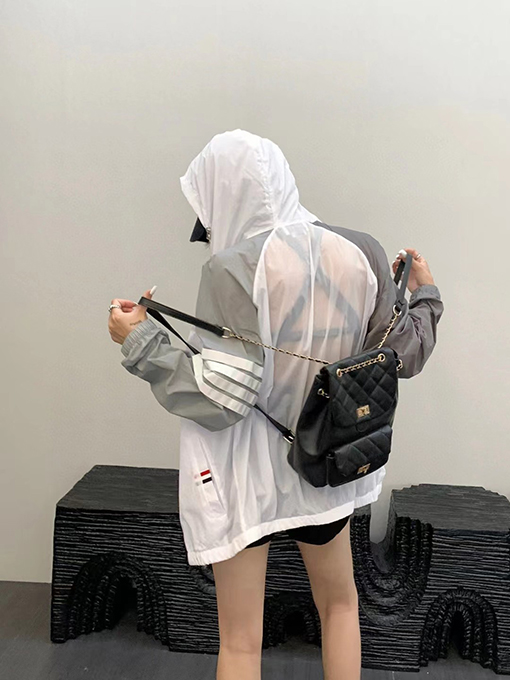 トムブラウン クラシックな2色の日焼け止め服