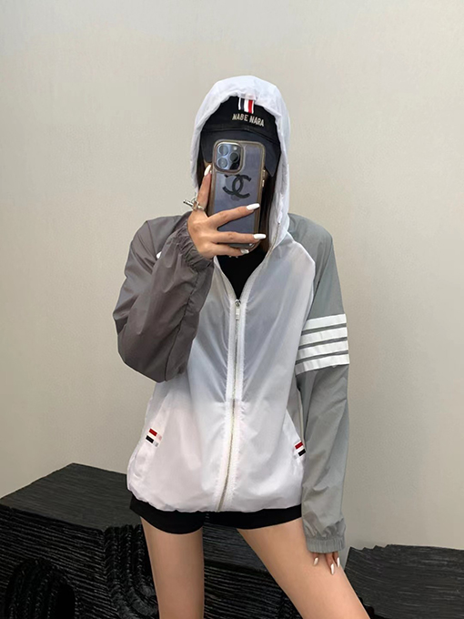 トムブラウン クラシックな2色の日焼け止め服