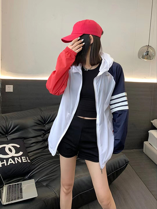 トムブラウン クラシックな2色の日焼け止め服