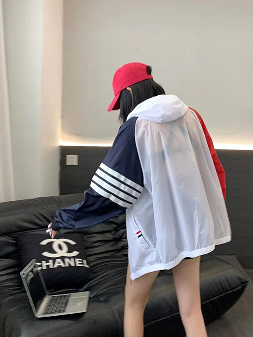 トムブラウン クラシックな2色の日焼け止め服
