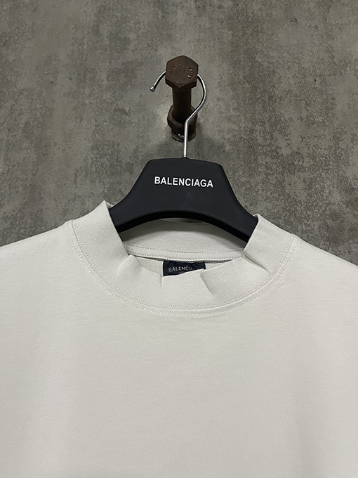 バレンシアガ ロゴプリント半袖Tシャツ