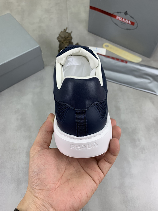 プラダ牛革ファッションスニーカー