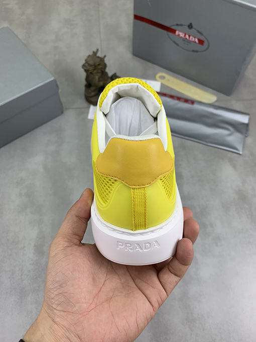 プラダ牛革ファッションスニーカー