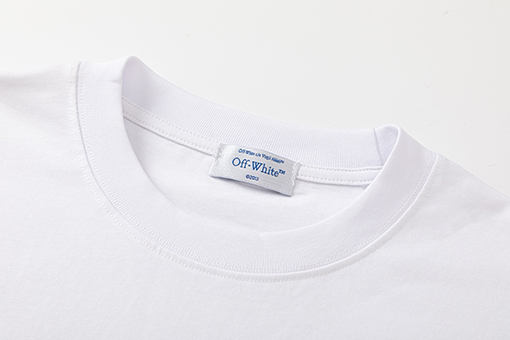 オフホワイト新しい半袖Tシャツ