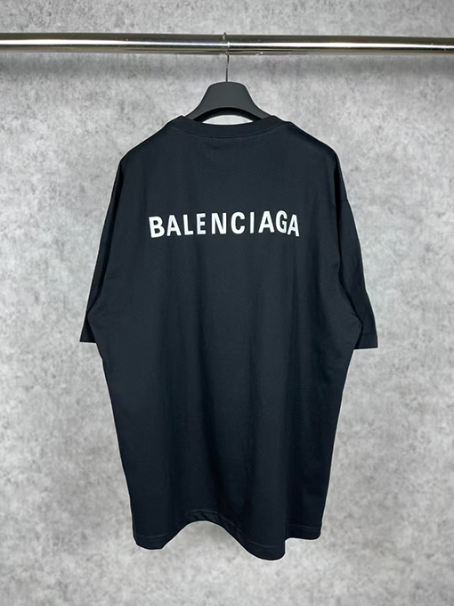 バレンシアガ 前後のファッションロゴ半袖Tシャツ