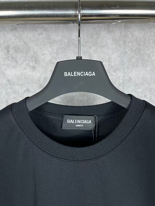 バレンシアガ 前後のファッションロゴ半袖Tシャツ