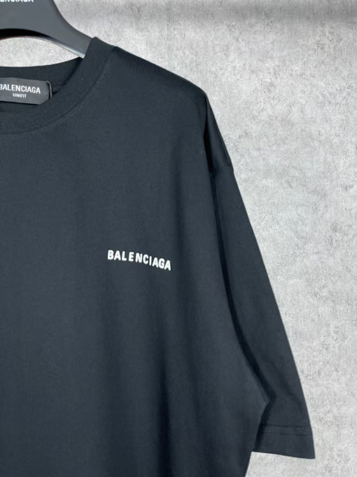 バレンシアガ 前後のファッションロゴ半袖Tシャツ