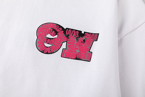 オフホワイト スタイリッシュなルーズバージョンの半袖Tシャツ