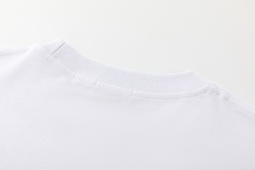 オフホワイト スタイリッシュなルーズバージョンの半袖Tシャツ