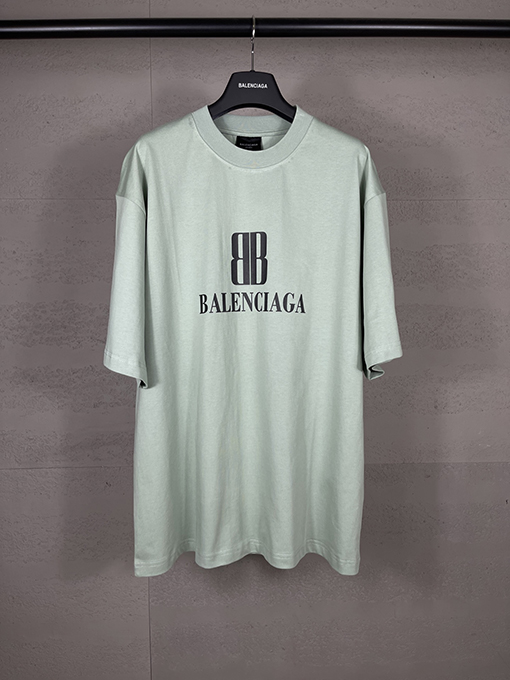バレンシアガ パリの新しいロゴプリント半袖Tシャツ