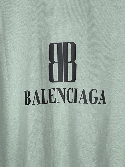 バレンシアガ パリの新しいロゴプリント半袖Tシャツ